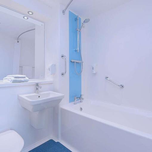 Travelodge London Richmond Central Экстерьер фото