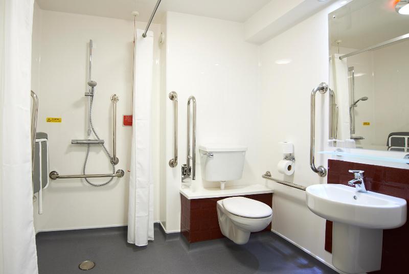 Travelodge London Richmond Central Экстерьер фото