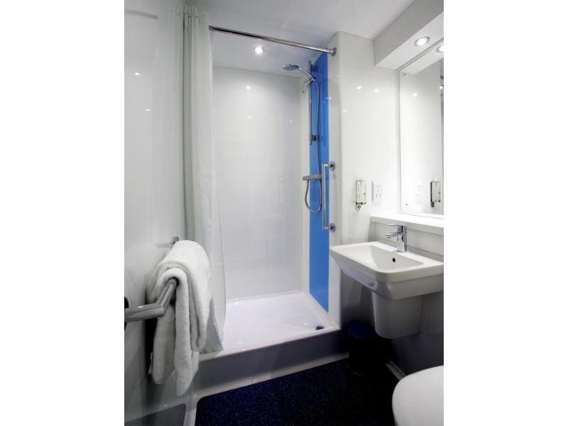 Travelodge London Richmond Central Экстерьер фото